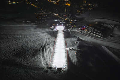 Nächtlicher Parcours des Big Air Weltcups in Tignes
